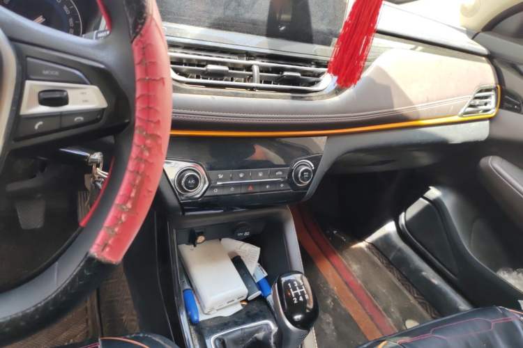 Used CHANGAN Eado DT 2019 1.6L Manual Comfort Model China VI Standard Audio And AC Panel