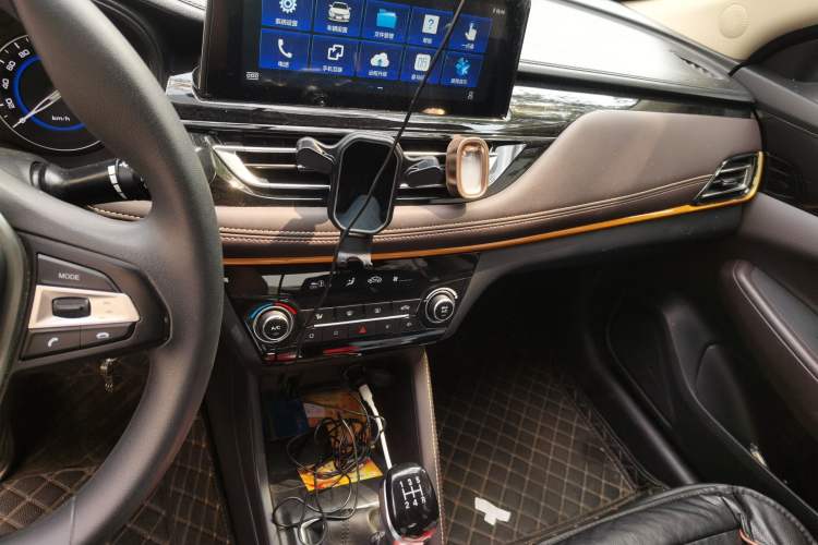Used CHANGAN Eado DT 2019 1.6L Manual Comfort Model China VI Standard Audio And AC Panel