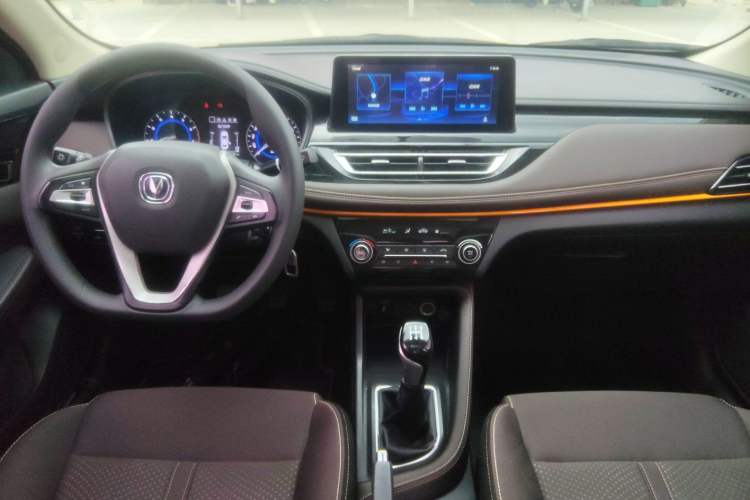 Used CHANGAN Eado DT 2019 1.6L Manual Comfort Model China VI Standard Center Console