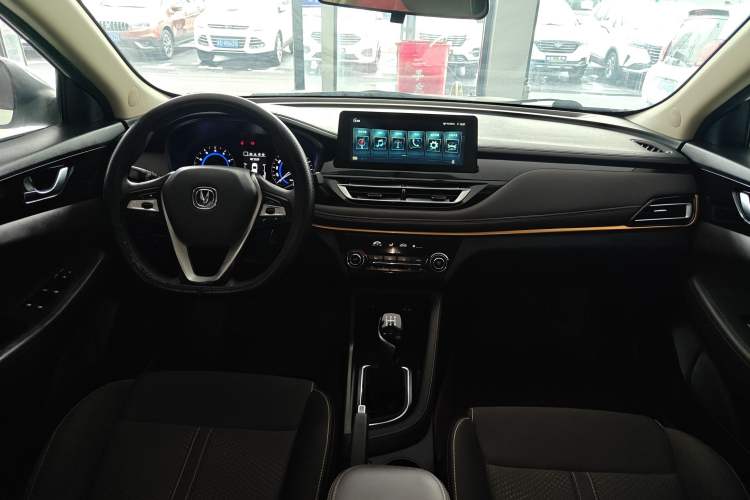 Used CHANGAN Eado DT 2019 1.6L Manual Comfort Model China VI Standard Center Console