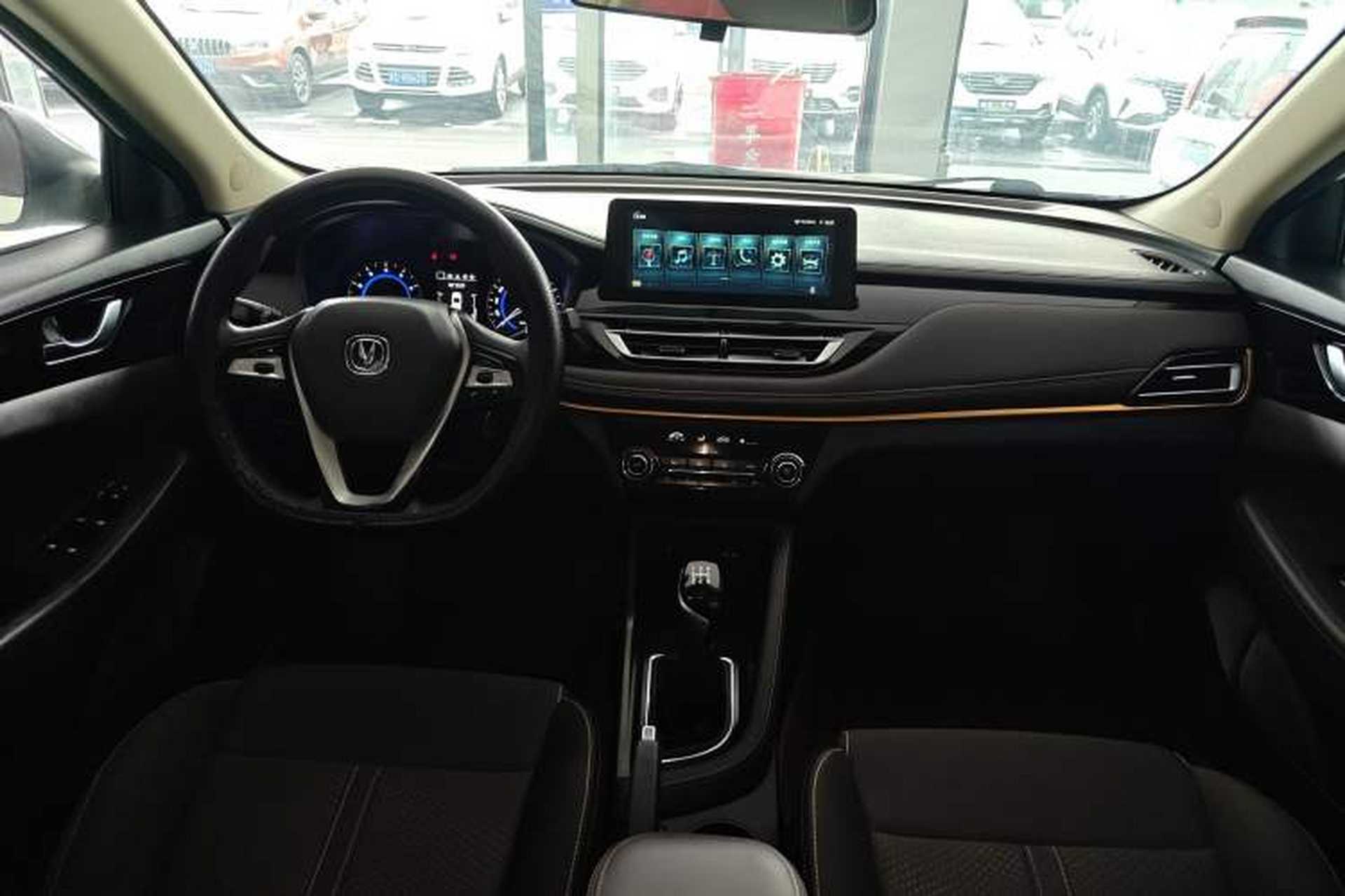 Used CHANGAN Eado DT 2019 1.6L Manual Comfort Model China VI Standard Center Console