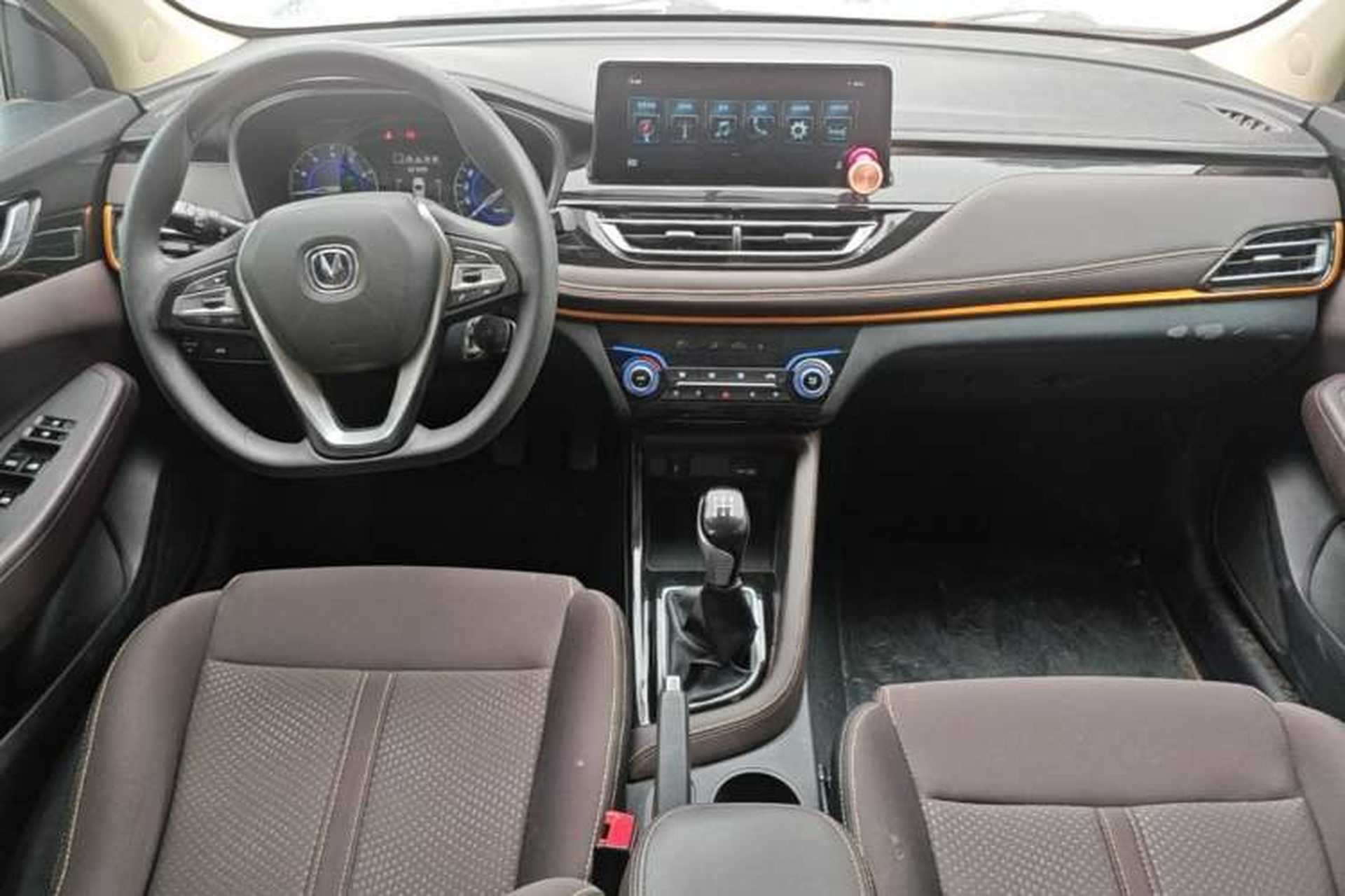 Used CHANGAN Eado DT 2019 1.6L Manual Comfort Model China VI Standard Center Console