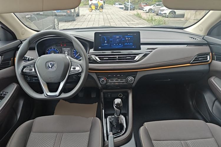 Used CHANGAN Eado DT 2019 1.6L Manual Comfort Model China VI Standard Center Console