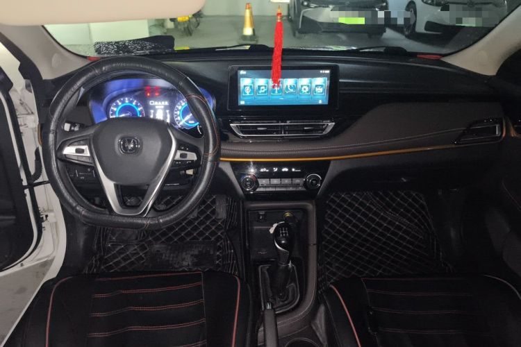 Used CHANGAN Eado DT 2019 1.6L Manual Enjoyment Model China VI Standard Center Console