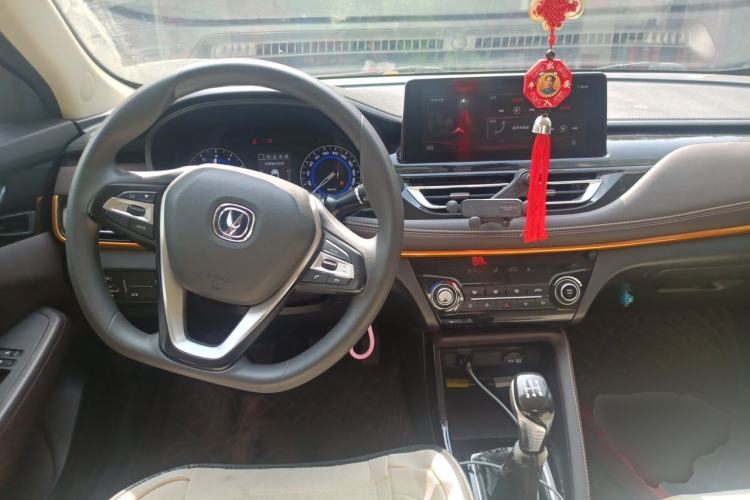Used CHANGAN Eado DT 2019 1.6L Manual Comfort Model China VI Standard Center Console