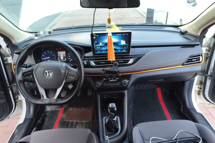 Used CHANGAN Eado DT 2019 1.6L Manual Enjoyment Model China VI Center Console