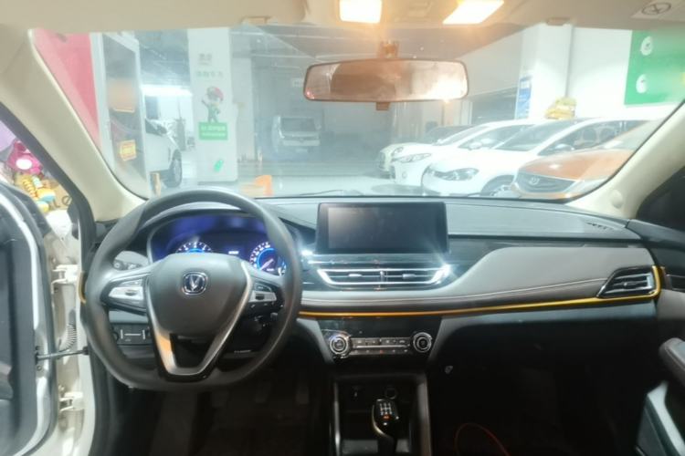 Used CHANGAN Eado DT 2019 1.6L Manual Comfort Model China VI Standard Center Console