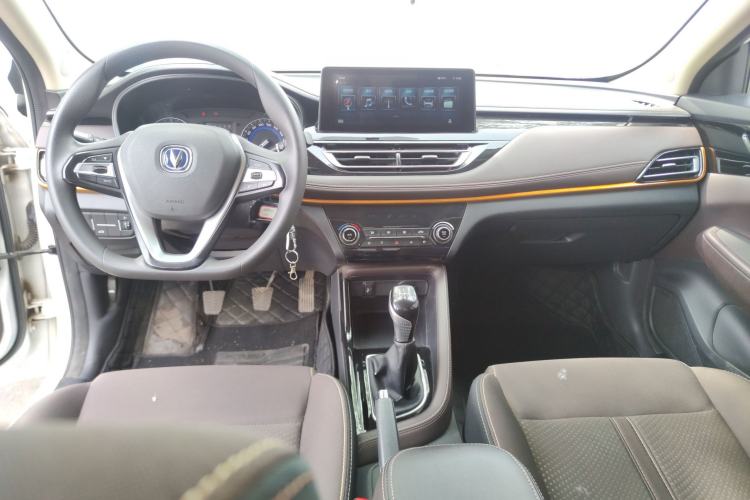 Used CHANGAN Eado DT 2019 1.6L Manual Comfort Model China VI Standard Center Console