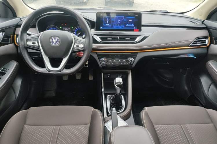 Used CHANGAN Eado DT 2019 1.6L Manual Comfort Model China VI Standard Center Console