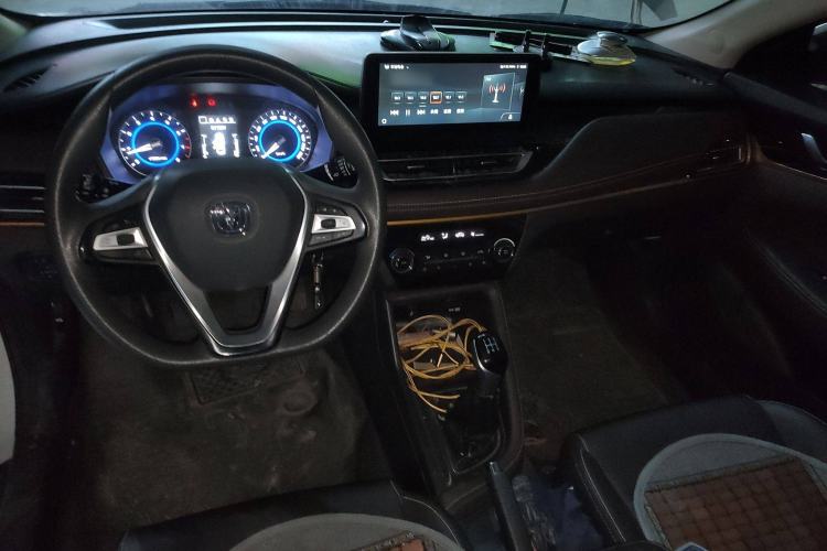 Used CHANGAN Eado DT 2019 1.6L Manual Enjoyment Model China VI Standard Center Console