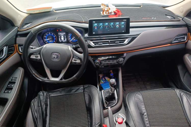Used CHANGAN Eado DT 2019 1.6L Manual Enjoyment Model China VI Standard Center Console