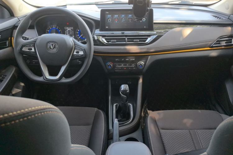 Used CHANGAN Eado DT 2019 1.6L Manual Comfort Model China VI Standard Center Console