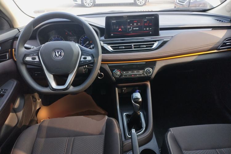 Used CHANGAN Eado DT 2019 1.6L Manual Comfort Model China VI Standard Center Console