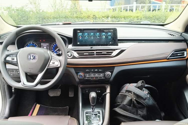 Used CHANGAN Eado DT 2019 1.6L Automatic Smart Enjoyment Model China VI Standard Center Console