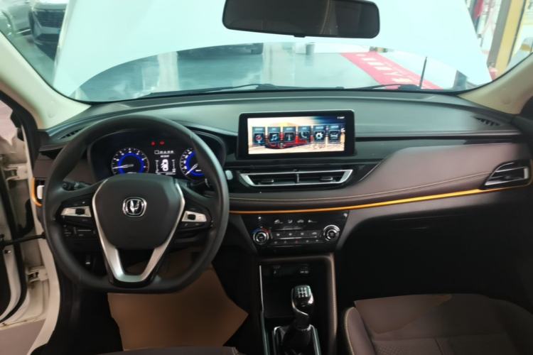 Used CHANGAN Eado DT 2019 1.6L Manual Comfort Model China VI Standard Center Console