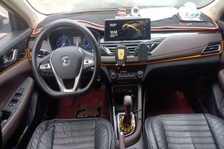 Used CHANGAN Eado DT 2019 1.6L Manual Enjoyment Model China VI Standard Center Console