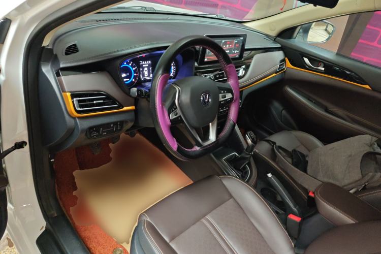 Used CHANGAN Eado DT 2019 1.6L Manual Enjoyment Model China VI Standard Center Console