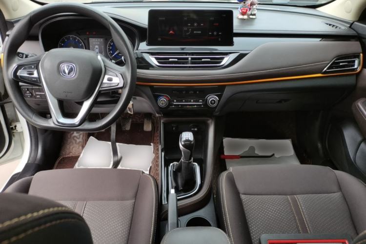 Used CHANGAN Eado DT 2019 1.6L Manual Comfort Model China VI Standard Center Console