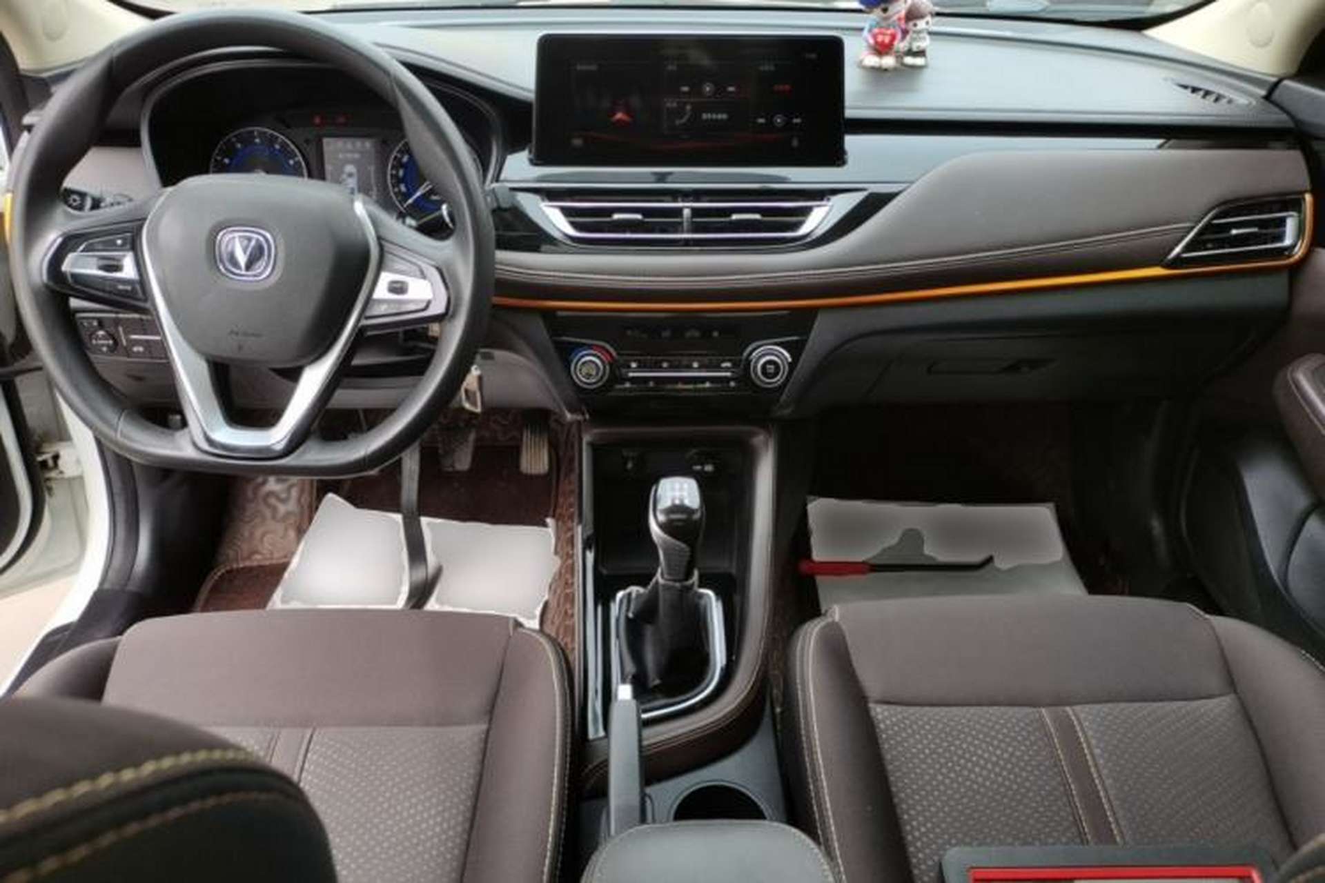 Used CHANGAN Eado DT 2019 1.6L Manual Comfort Model China VI Standard Center Console