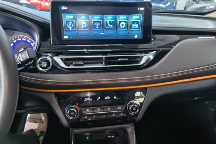 Used CHANGAN Eado DT 2019 1.6L Automatic Smart Enjoyment Model China VI Standard Center Console