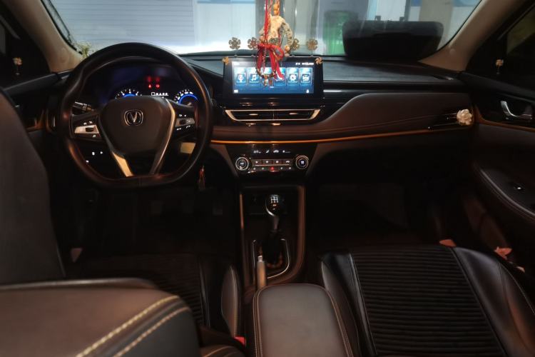 Used CHANGAN Eado DT 2019 1.6L Manual Enjoyment Model China VI Standard Center Console