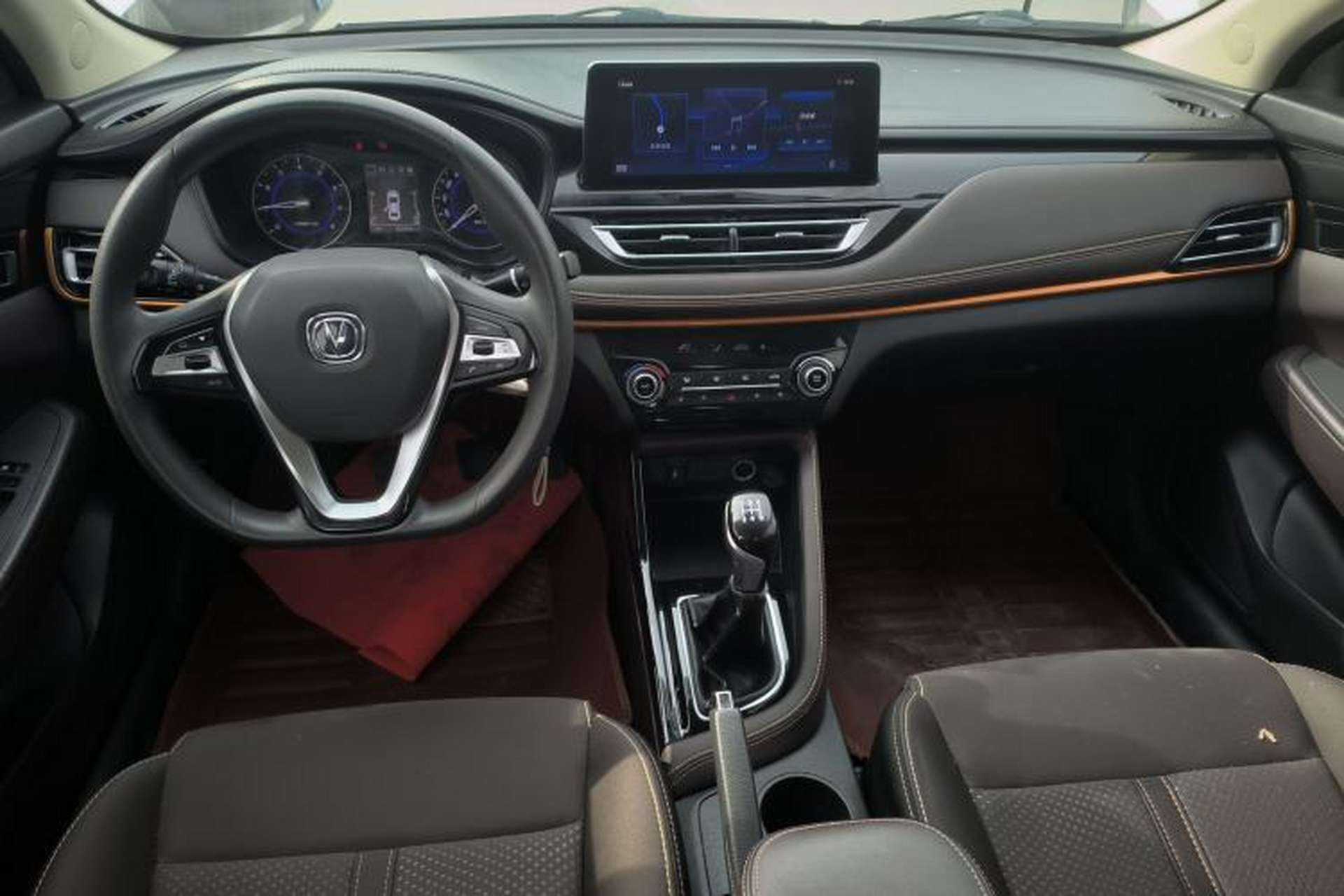 Used CHANGAN Eado DT 2019 1.6L Manual Comfort Model China VI Standard Center Console