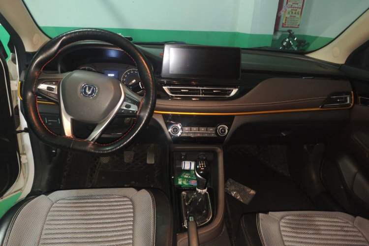 Used CHANGAN Eado DT 2019 1.6L Manual Comfort Model China VI Standard Center Console