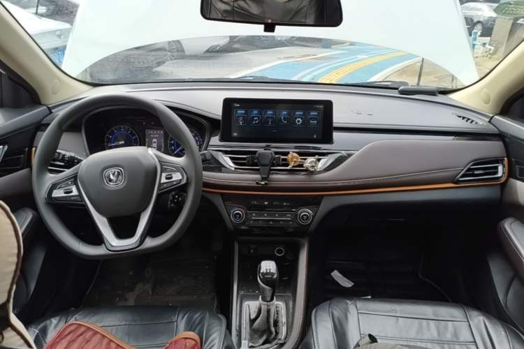 Used CHANGAN Eado DT 2019 1.6L Manual Comfort Model China VI Standard Center Console
