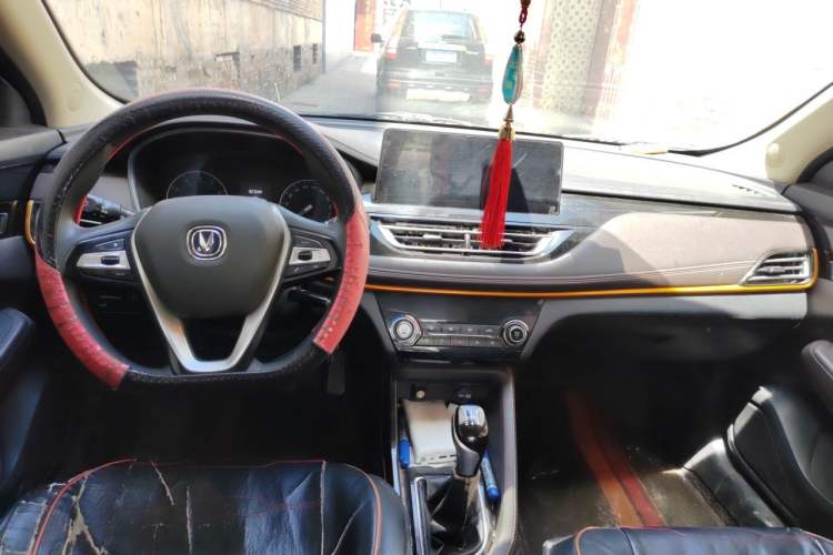 Used CHANGAN Eado DT 2019 1.6L Manual Comfort Model China VI Standard Center Console