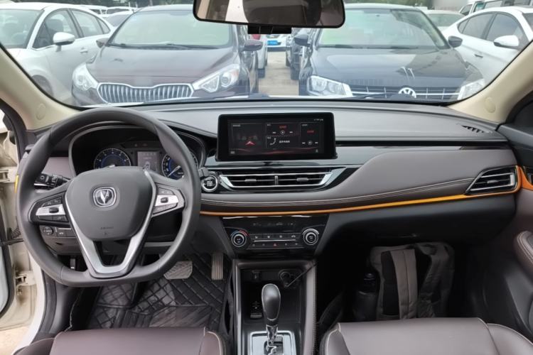 Used CHANGAN Eado DT 2019 1.6L Automatic Smart Enjoyment Model China VI Standard Center Console