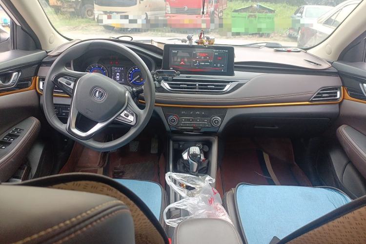 Used CHANGAN Eado DT 2019 1.6L Manual Enjoyment Model China VI Standard Center Console