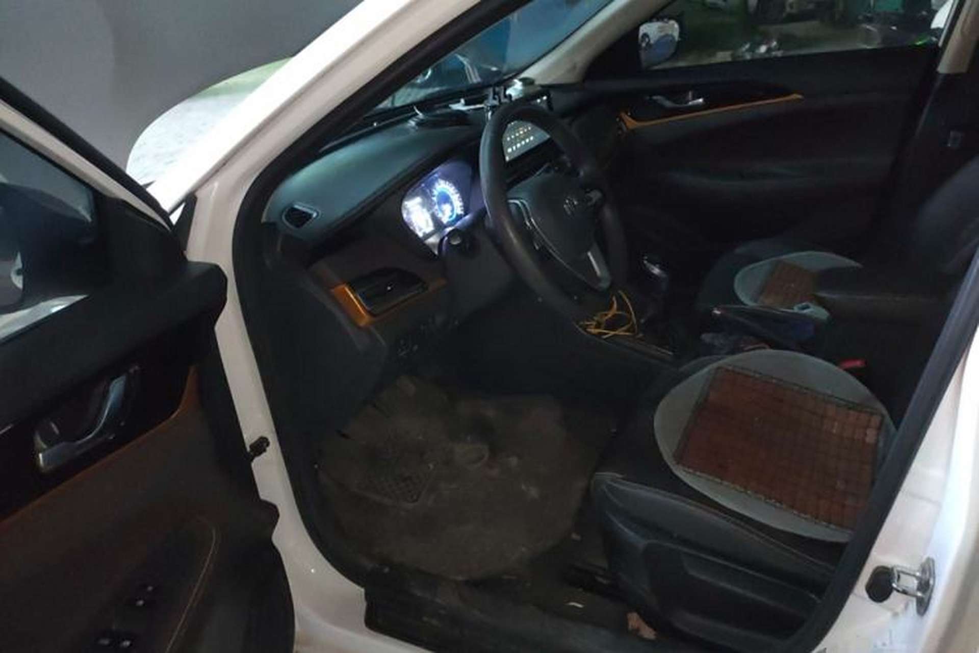 Used CHANGAN Eado DT 2019 1.6L Manual Enjoyment Model China VI Standard Driver Seat