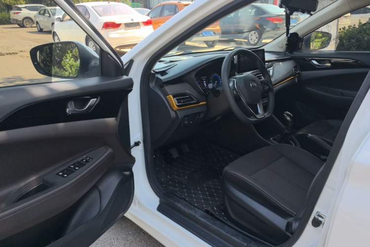 Used CHANGAN Eado DT 2019 1.6L Manual Comfort Model China VI Standard Driver Seat