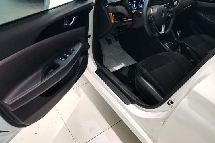 Used CHANGAN Eado DT 2019 1.6L Manual Comfort Model China VI Standard Driver Seat