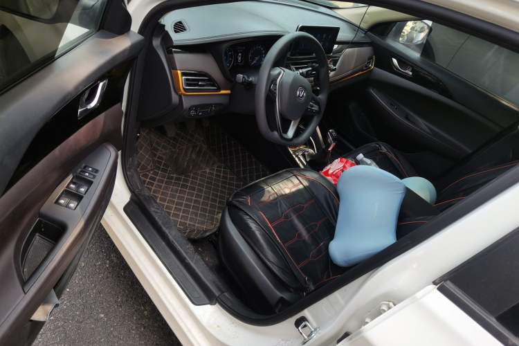 Used CHANGAN Eado DT 2019 1.6L Manual Comfort Model China VI Standard Driver Seat
