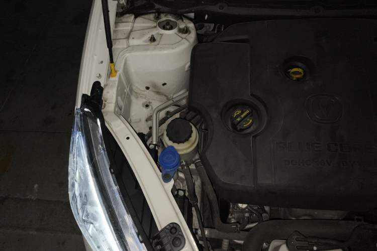Used CHANGAN Eado DT 2019 1.6L Manual Enjoyment Model China VI Standard Engine Bay Right
