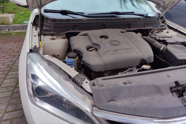 Used CHANGAN Eado DT 2019 1.6L Manual Enjoyment Model China VI Standard Engine Bay Right