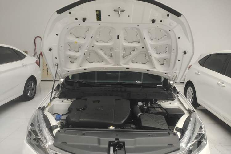 Used CHANGAN Eado DT 2019 1.6L Automatic Smart Enjoyment Model China VI Standard Engine Bay