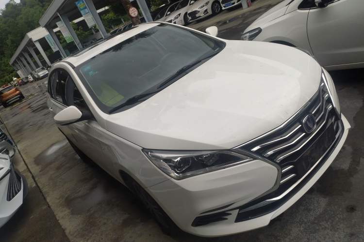 Used CHANGAN Eado DT 2019 1.6L Manual Enjoyment Model China VI Standard Exterior 2