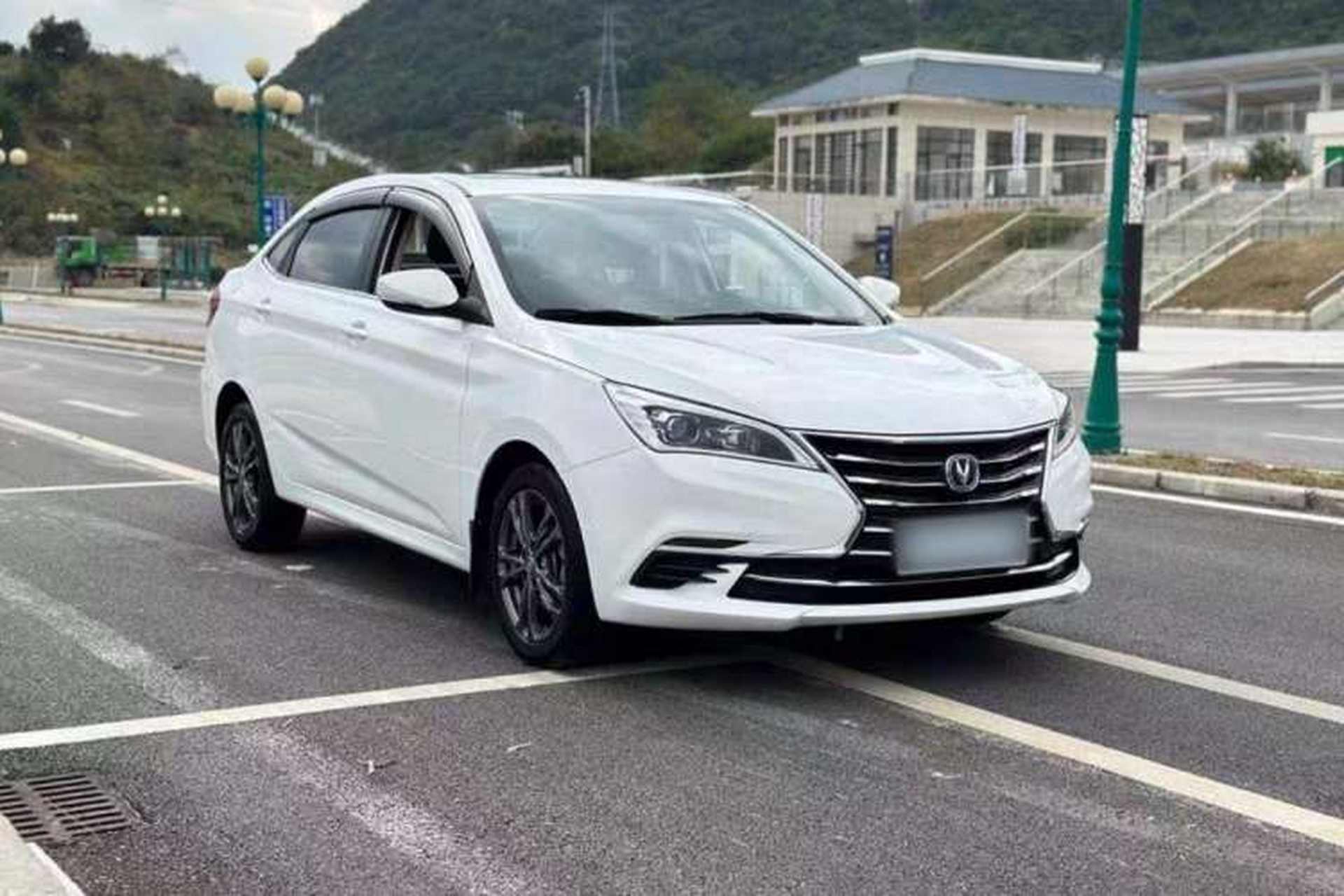 Used CHANGAN Eado DT 2019 1.6L Automatic Smart Enjoyment Model China VI Standard Exterior 2