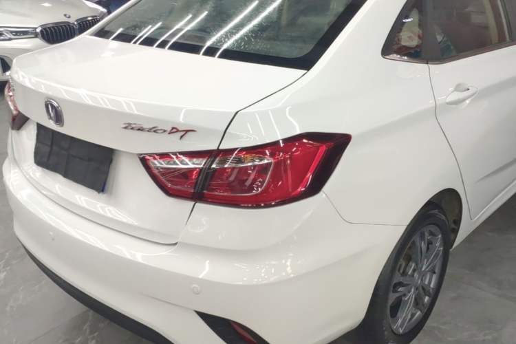 Used CHANGAN Eado DT 2019 1.6L Automatic Smart Enjoyment Model China VI Standard Exterior 3