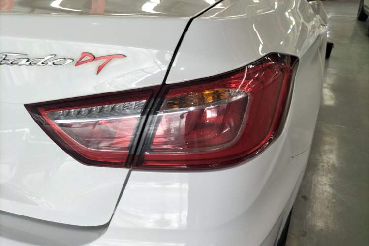 Used CHANGAN Eado DT 2019 1.6L Manual Enjoyment Model China VI Standard Exterior 3