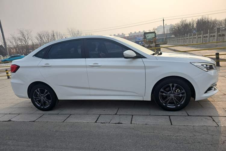 Used CHANGAN Eado DT 2019 1.6L Manual Enjoyment Model China VI Standard Exterior 3
