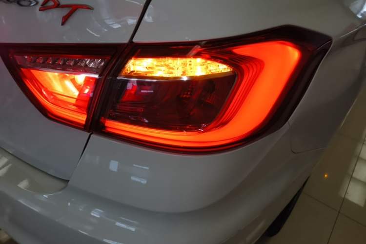 Used CHANGAN Eado DT 2019 1.6L Manual Comfort Model China VI Standard Exterior 3