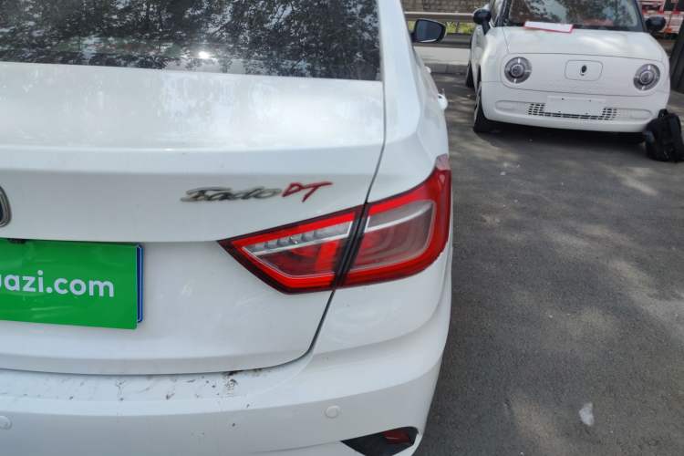 Used CHANGAN Eado DT 2019 1.6L Manual Comfort Model China VI Standard Exterior 3