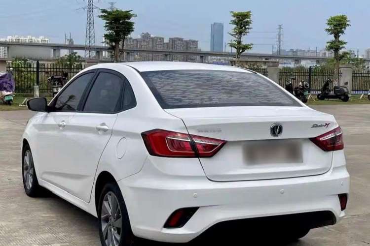 Used CHANGAN Eado DT 2019 1.6L Automatic Smart Enjoyment Model China VI Standard Exterior 3