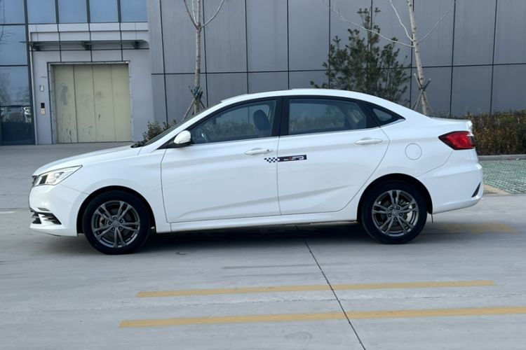 Used CHANGAN Eado DT 2019 1.6L Manual Enjoyment Model China VI Standard Exterior 3