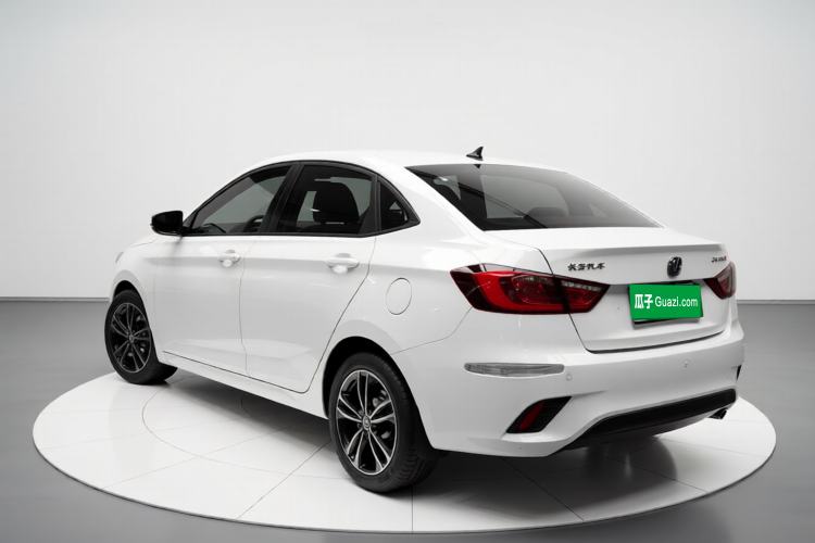 Used CHANGAN Eado DT 2019 1.6L Manual Enjoyment Model China VI Standard Exterior 3