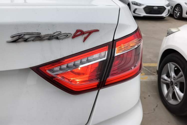 Used CHANGAN Eado DT 2019 1.6L Automatic Smart Enjoyment Model China VI Standard Exterior 3