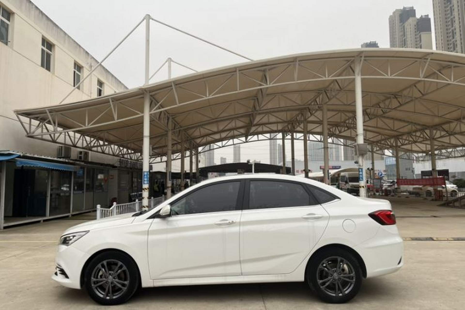 Used CHANGAN Eado DT 2019 1.6L Automatic Smart Enjoyment Model China VI Standard Exterior 4